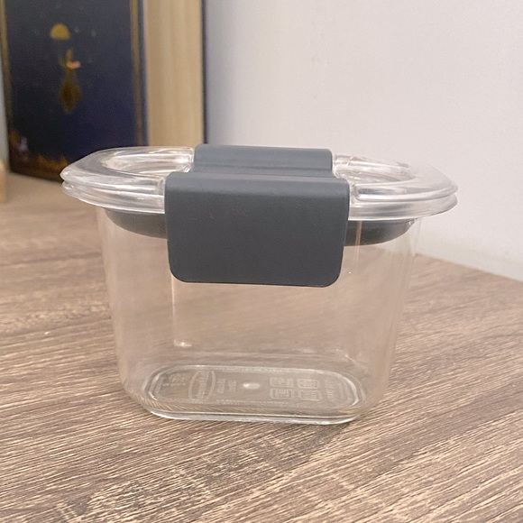 Rubbermaid Brilliance Food Storage Container for Pantry - Picture 1 of 6